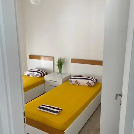 Apartament Lea 2 Bedroom Apartment *